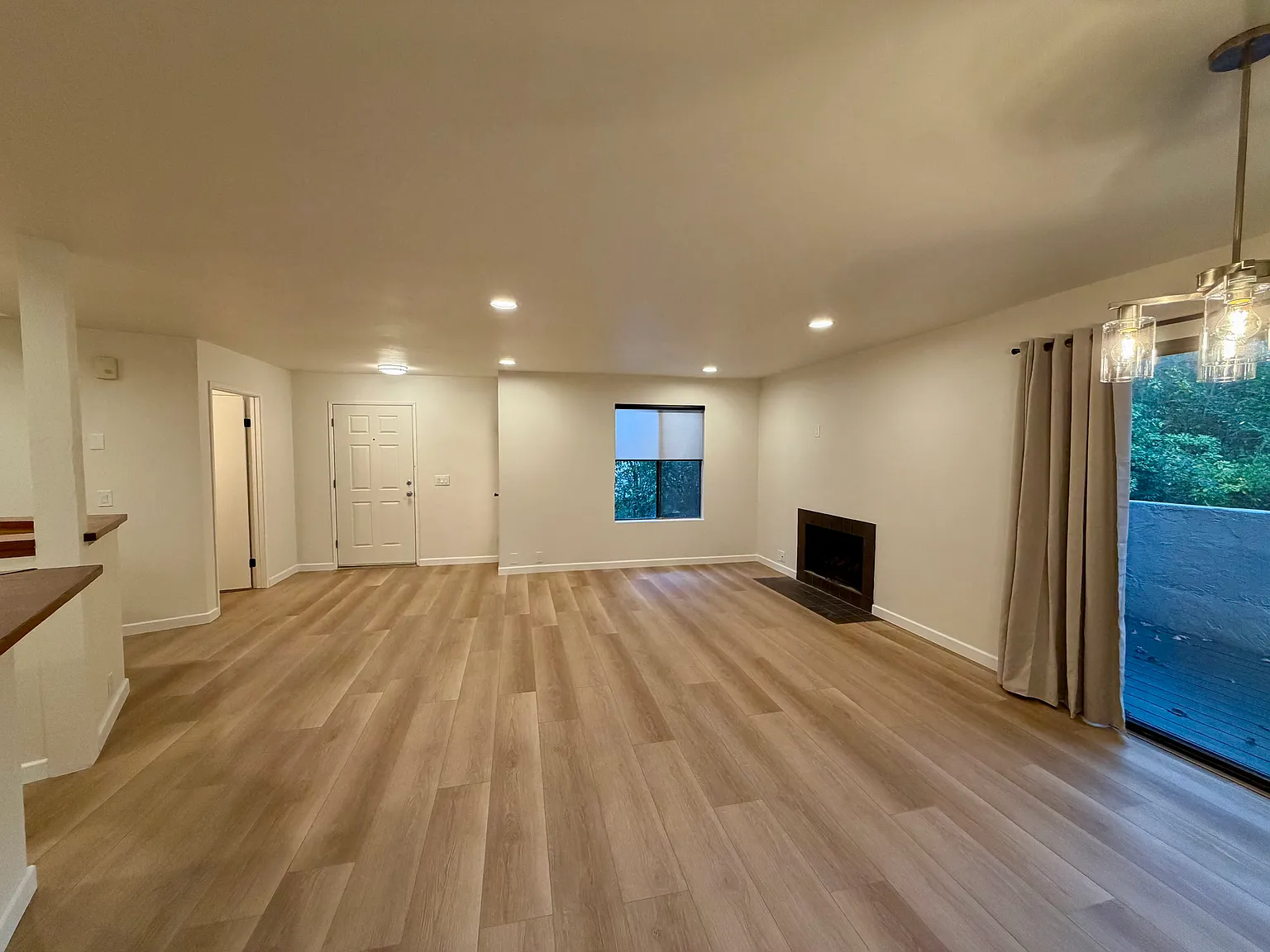 2 bed, 2.5 bath, 1332 sqft, $4,100 — Photo 4