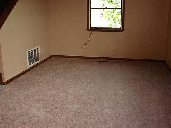 2nd image of 207 Deem St