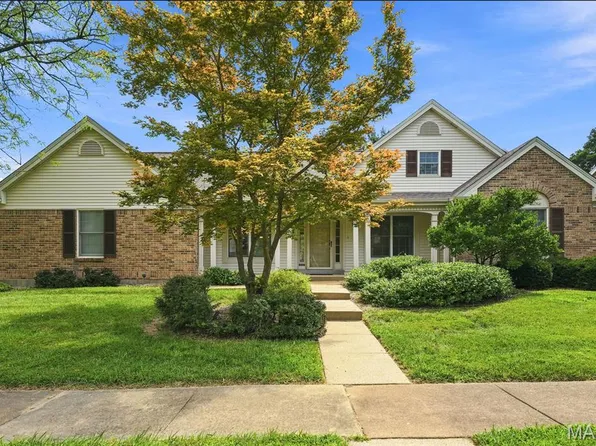2098 Seven Oaks Dr, Saint Charles, MO 63303