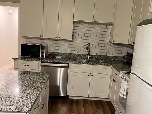 4th image of 215 E Gwinnett St APT C