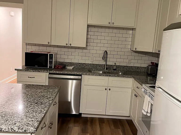 215 E Gwinnett St #C — Photo 4