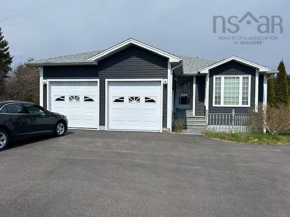 2 Hillcrest Dr, Pt Hawkesbury, NS B9A 1Z9