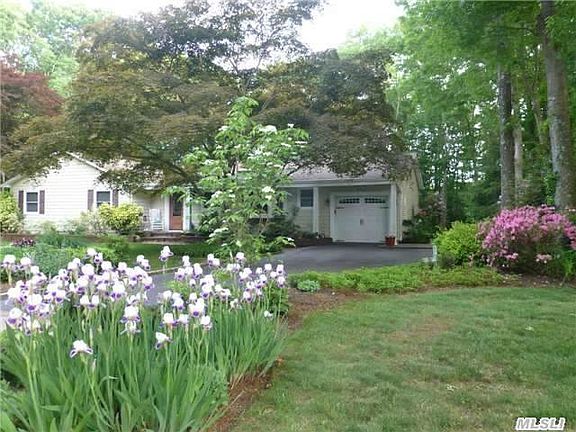 2nd image of 22 Wedgewood Ln