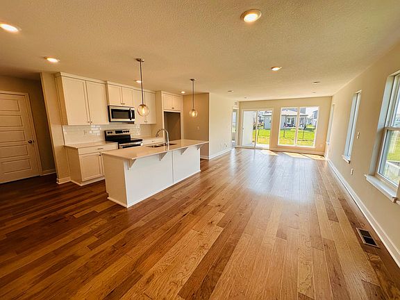 5th image of 13337 W 180th St