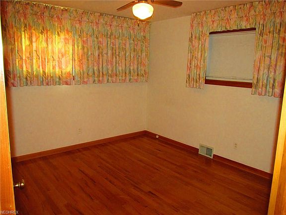 5th image of 3311 Klusner Ave