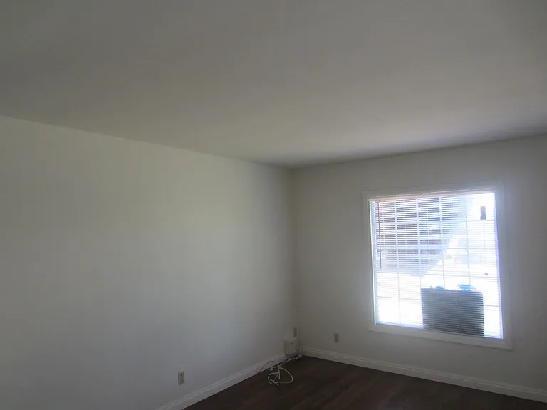 1319-1325 E Phillips St — Photo 9