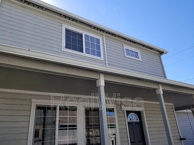1527 Hamilton Ln — Photo 3