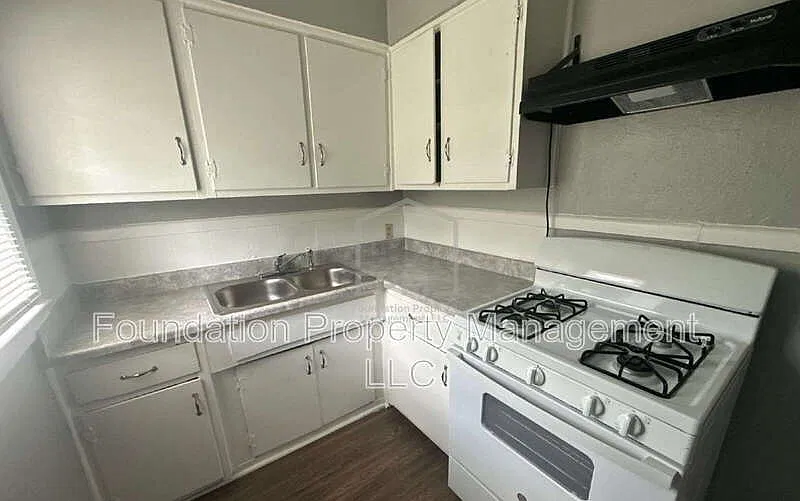 2 bed, 1.0 bath, 744 sqft, $875 — Photo 3