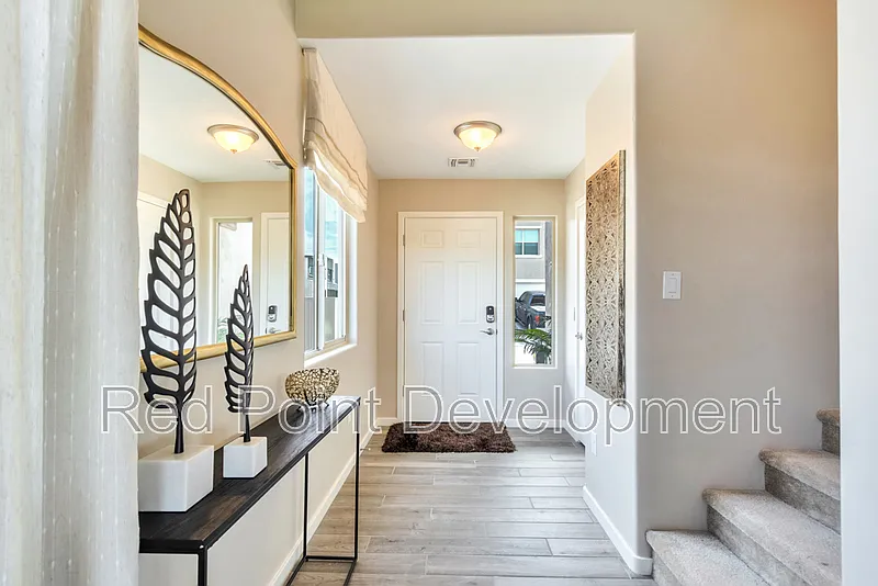 3 bed, 2.5 bath, 1735 sqft, $2,100 — Photo 3