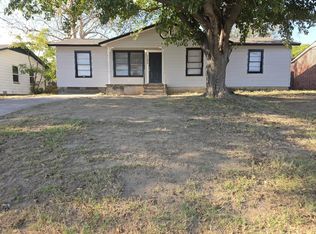 1106 E Omega St, Henrietta, TX 76365