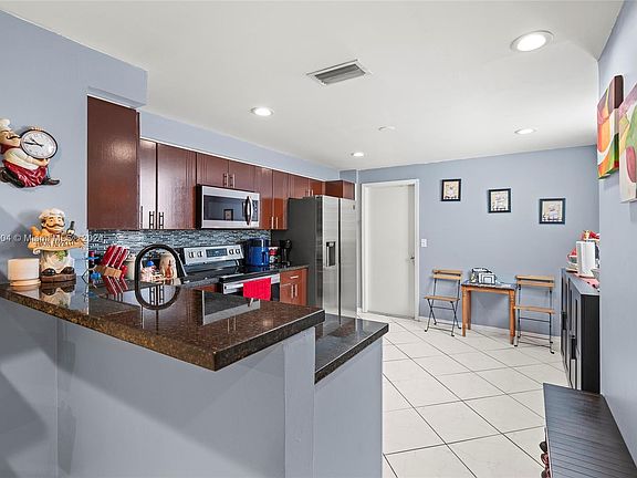 3rd image of 1181 Sorrento Dr #1181