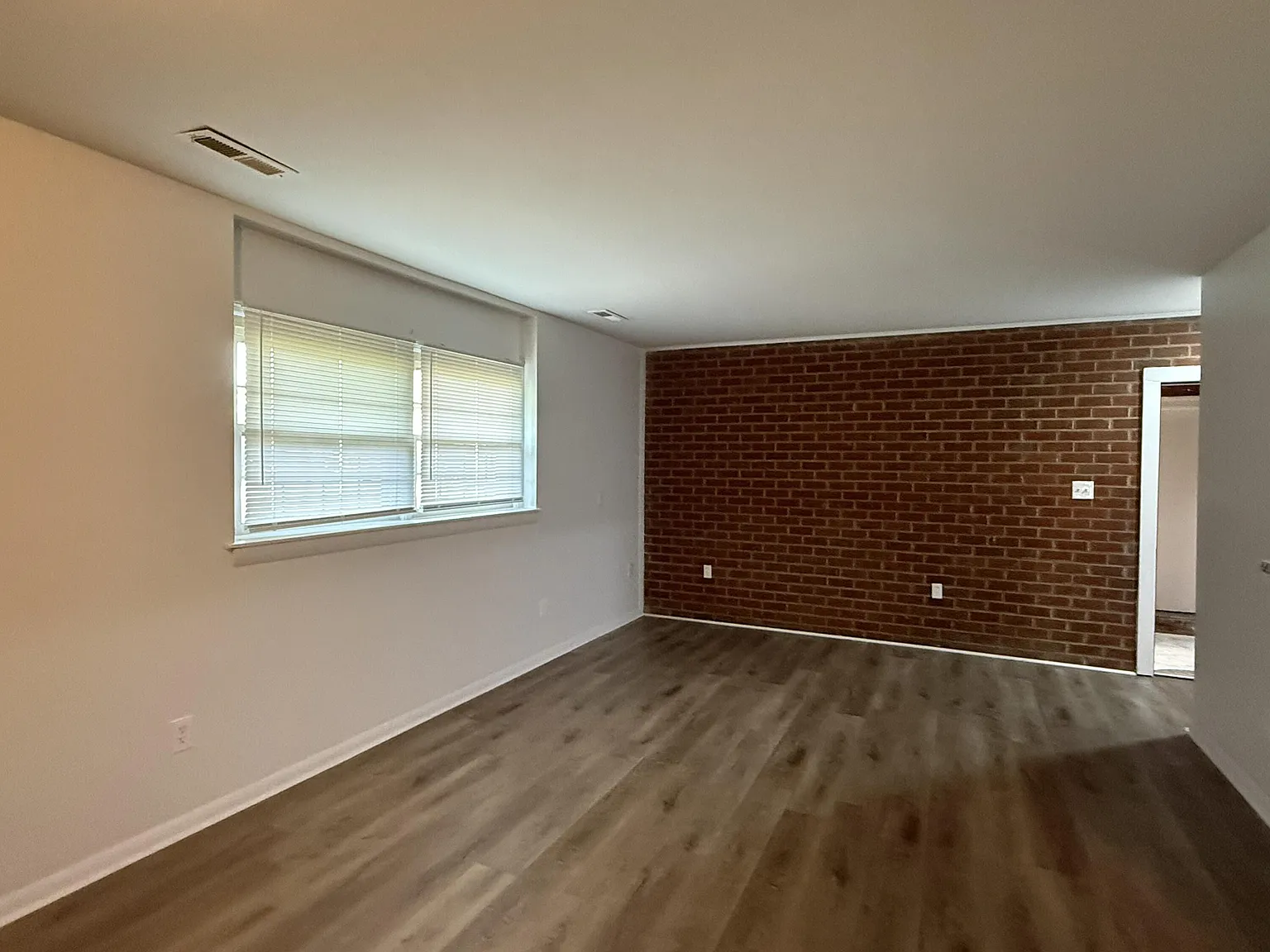2 bed, 1.0 bath, 925 sqft, $1,175 — Photo 3