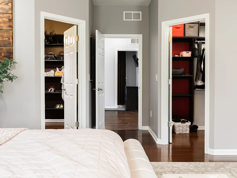 Dual primary walk-in closets