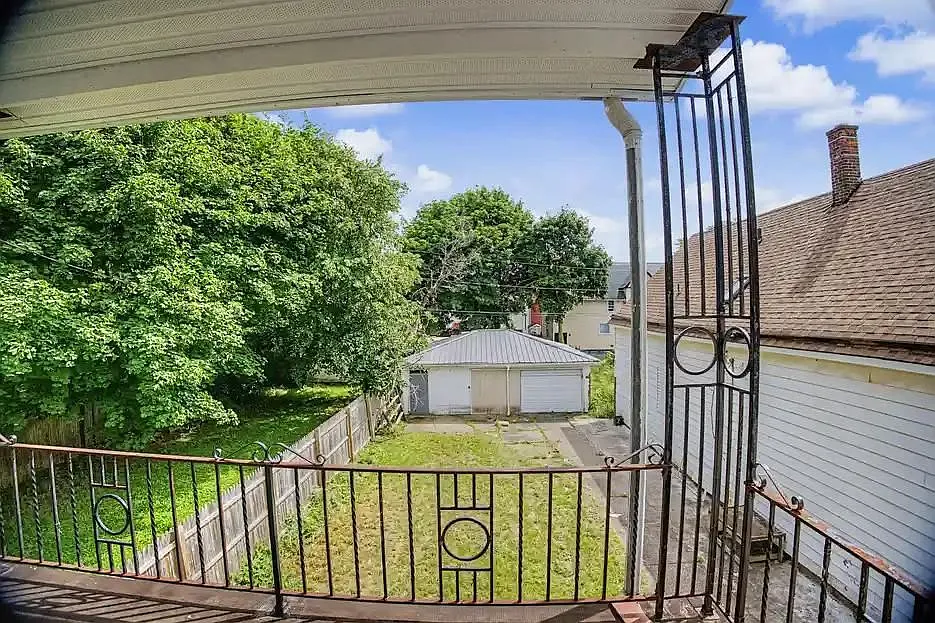 4 bed, 1.0 bath, 1700 sqft, $1,450 — Photo 3