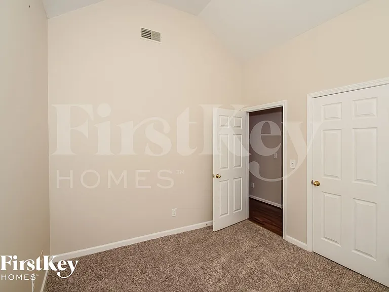 540 Enclave Cir — Photo 11