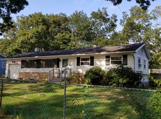 24 Sylvan Lake Blvd, Bayville, NJ 08721