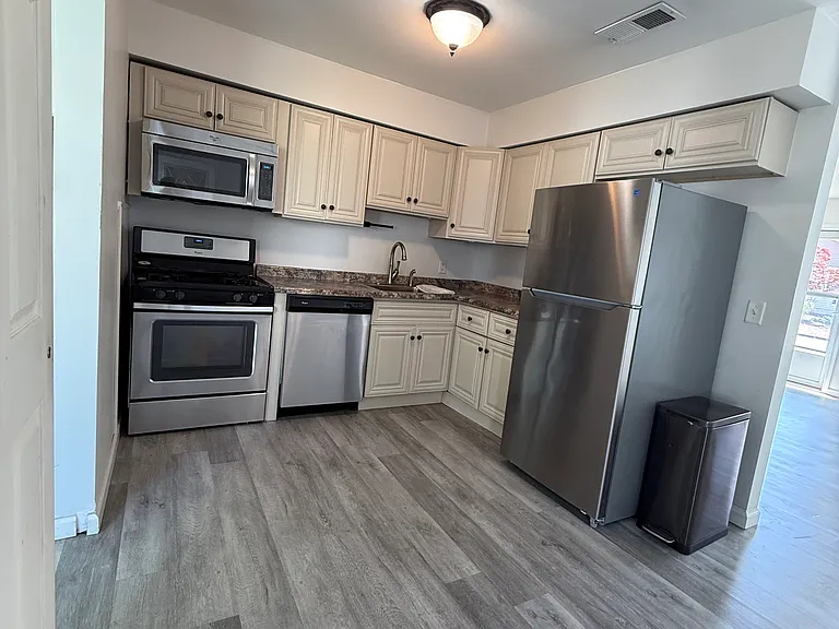 3238 Meadow St — Photo 12