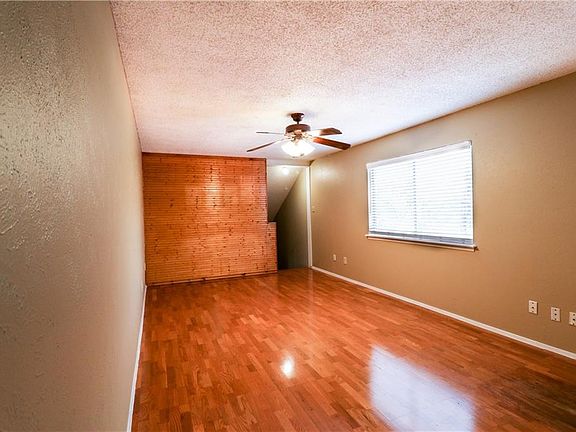 5th image of 1406 Oakridge Dr