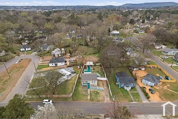 203 N Plymouth Rd NW — Photo 19