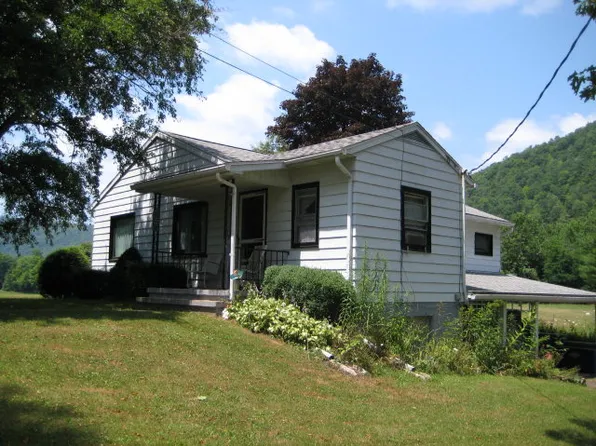 8 Shelley Ln, Forksville, PA 18616