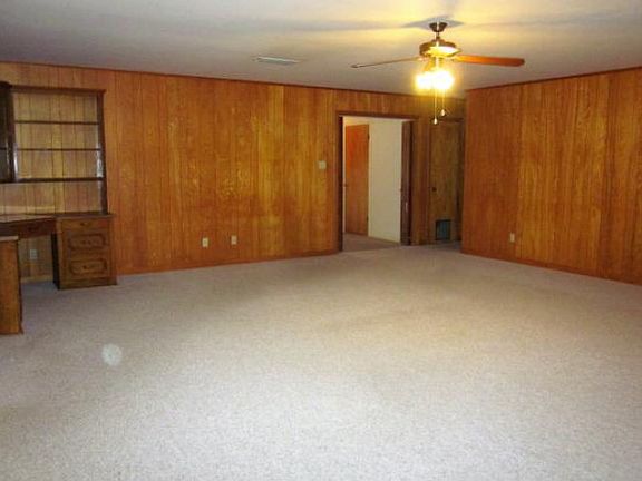 2nd image of 602 E Oak Ln