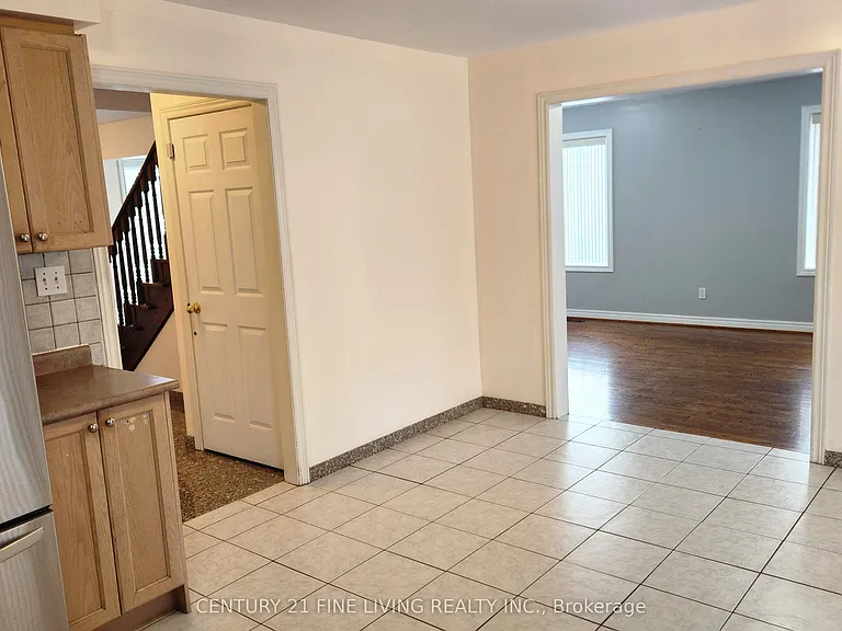 44 Reuben Ave — Photo 5