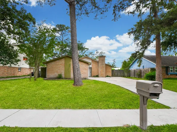 17058 Gleneagle Dr S, Conroe, TX 77385