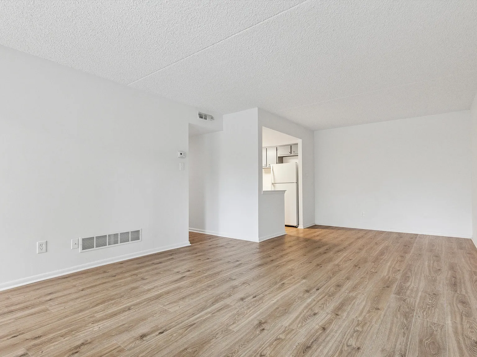 2 bed, 960 sqft, $1,950 — Photo 2