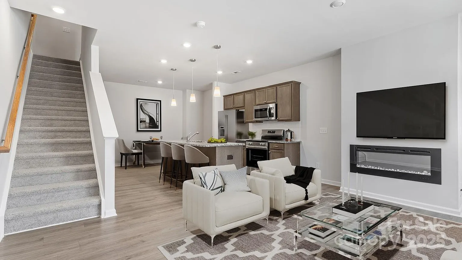 2922 Sloan Dr photo 1