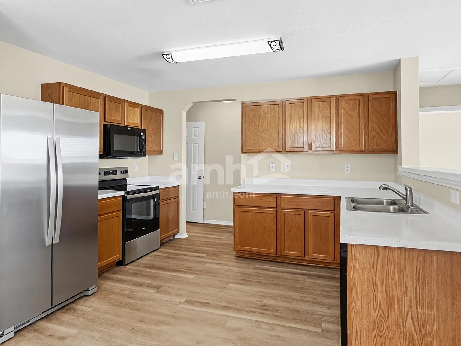 4 bed, 3.0 bath, 2556 sqft, $2,275 — Photo 3