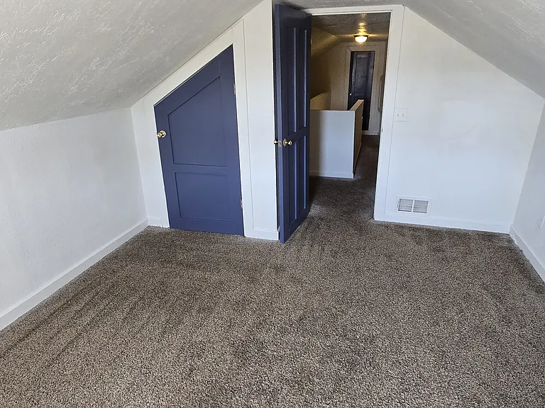1805 N Valley Dr — Photo 14