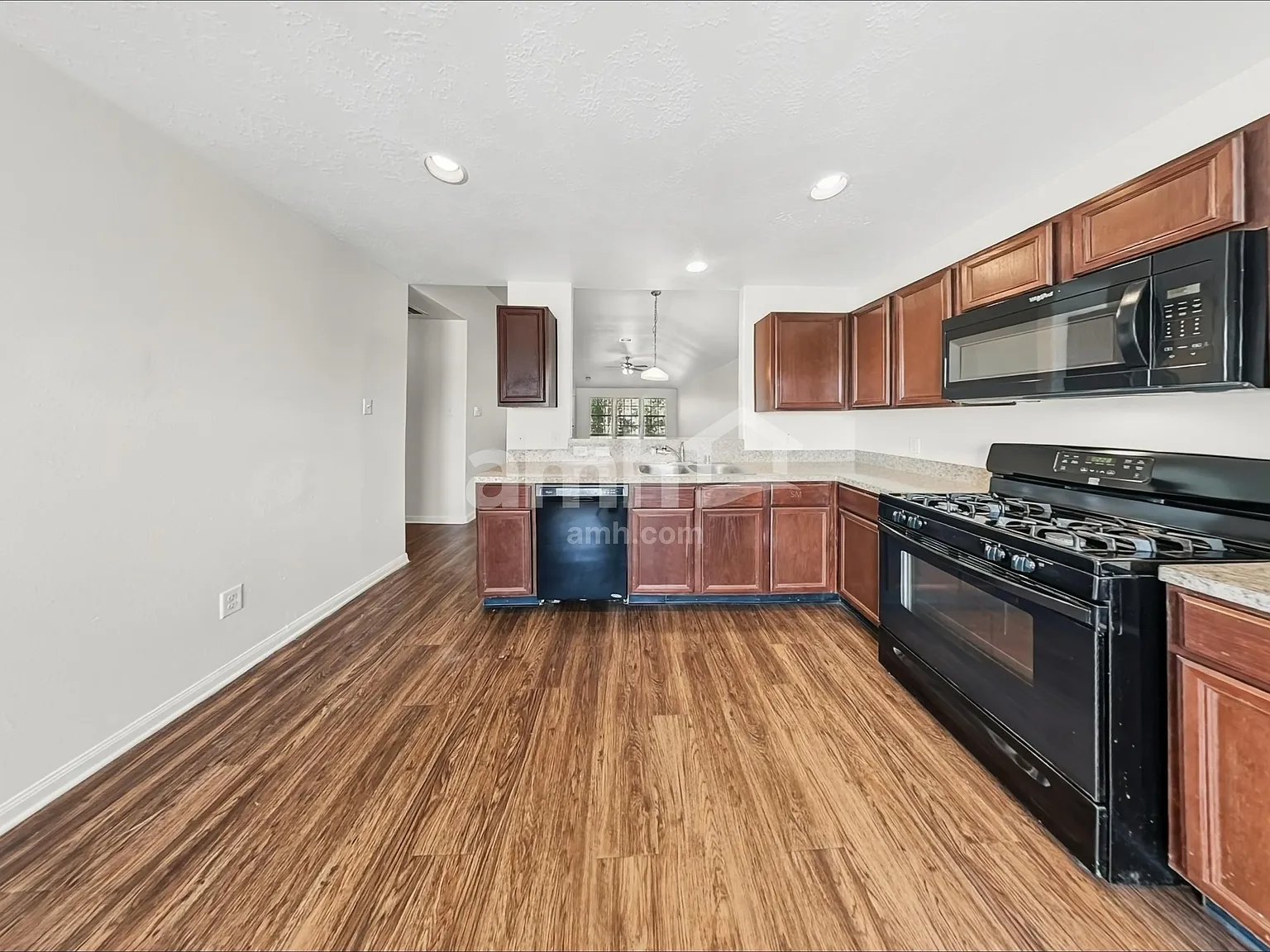 4 bed, 2.0 bath, 1680 sqft, $2,225 — Photo 3