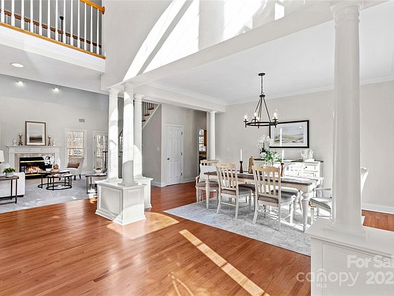5th image of 109 Gannett Dr