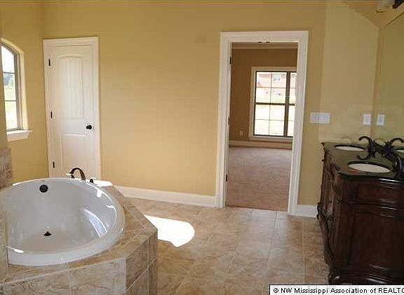 5th image of 60 Millers Farm Dr