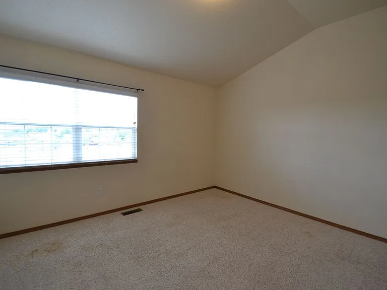 7492 Amberly Dr — Photo 17