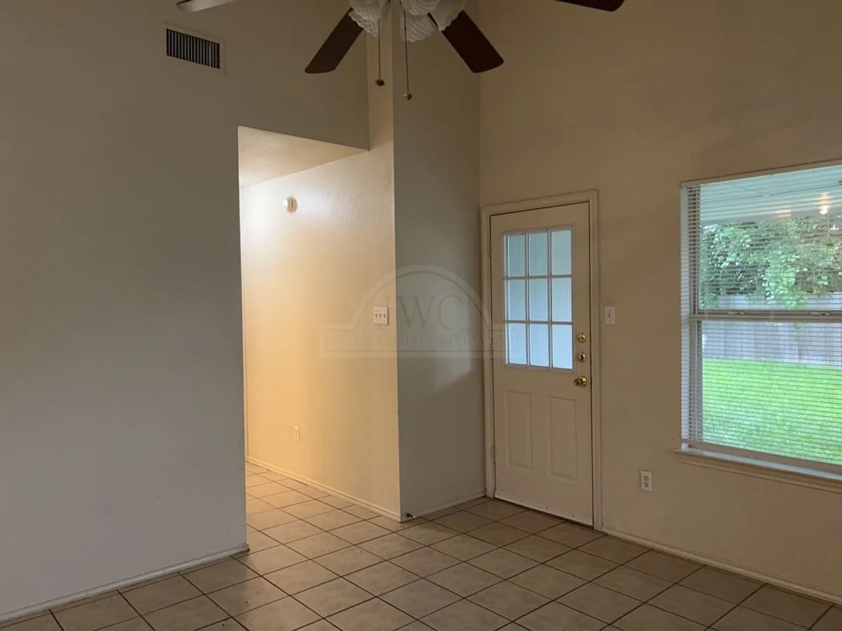 Building Photo - 1604 Grey Fox Trl