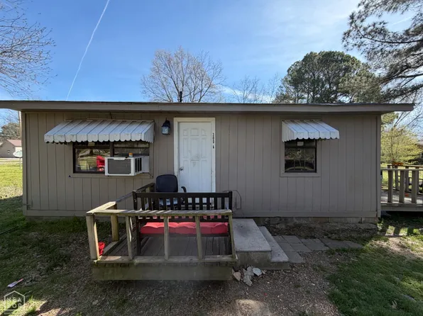 300 E Matthews St, Brookland, AR 72417