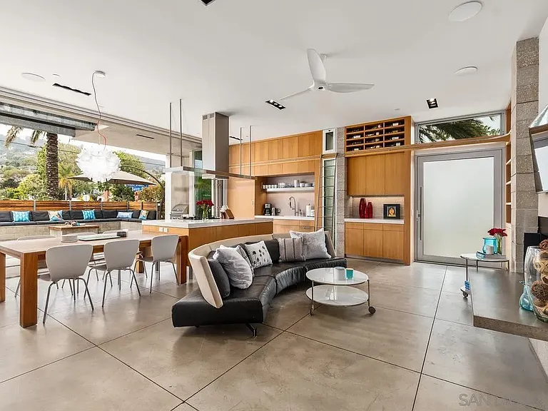 8001 Calle De La Plata — Photo 24