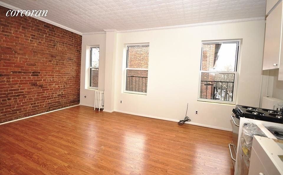 2nd image of 1 Willow Pl #3R