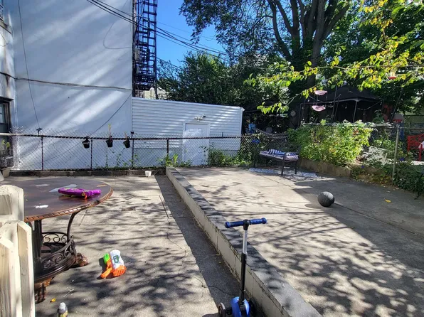 1506 Summit Avenue image 31 of 44