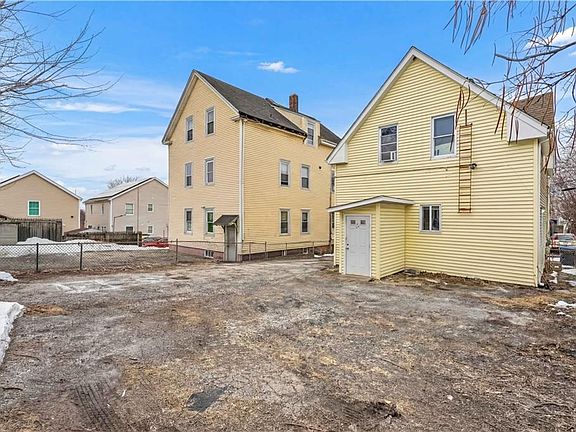 2nd image of 40 Calder St