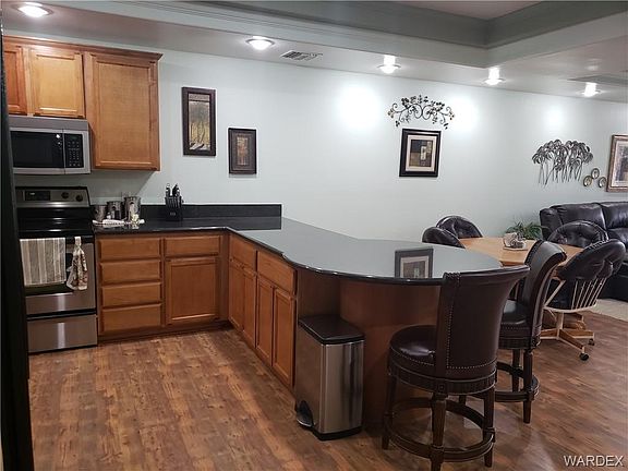 5th image of 251 Moser Ave Unit 209