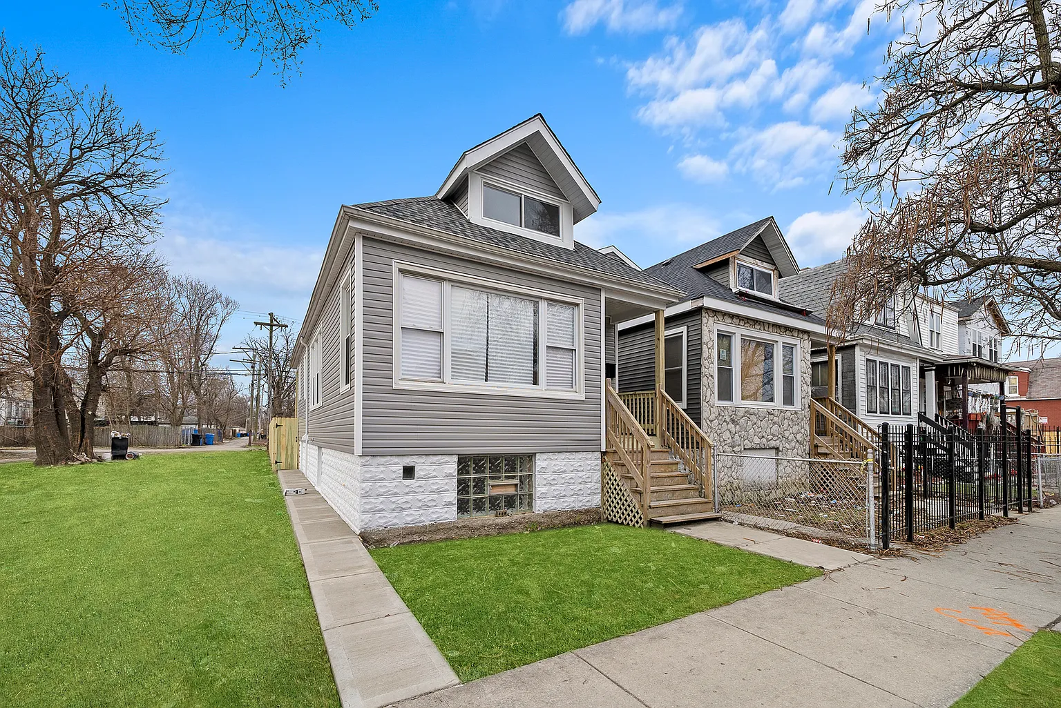 1717 W 71st St photo 1