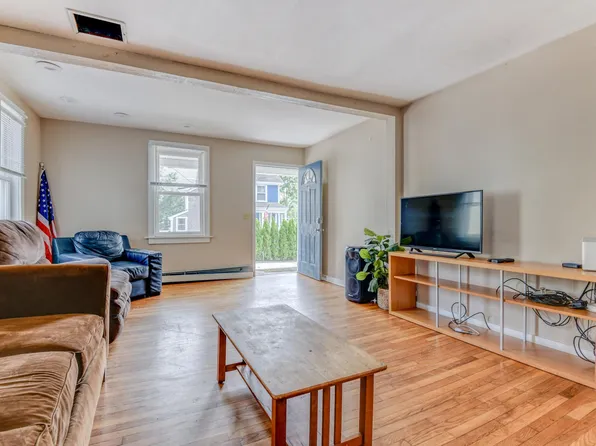 10 Grafton St, Newport, RI 02840