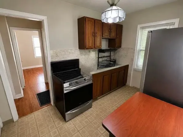 7708 Brocton Ct, Saint Louis, MO 63121