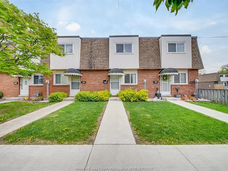 5486 Lassaline Ave — Photo 1