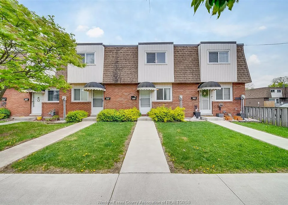 5486 Lassaline Ave
