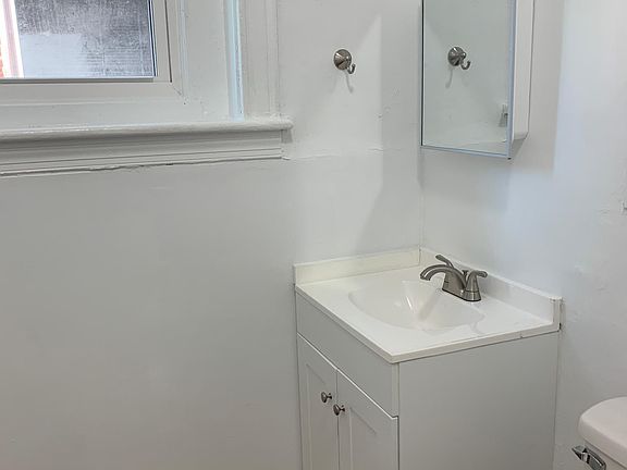 4th image of 1610 Monteiro Ave #A