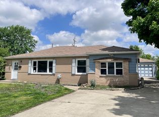 182 E Berkley Ln, Hoffman Estates, IL 60169