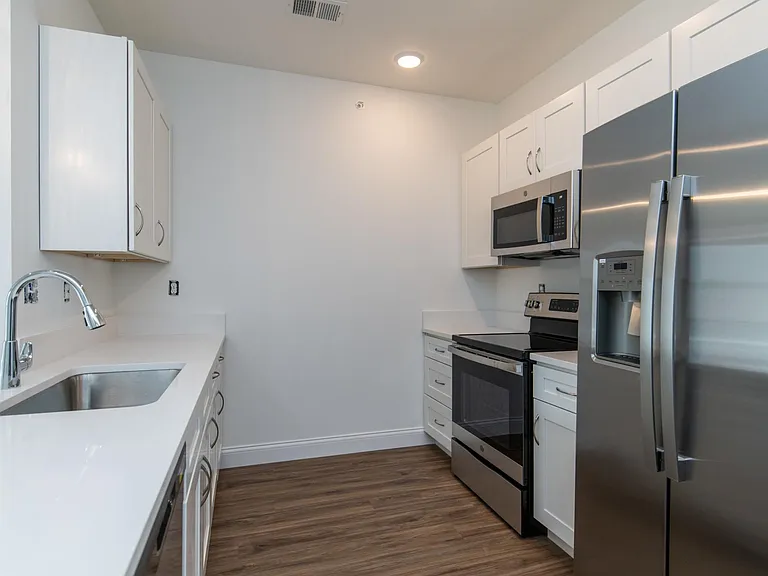 231 Walton Ave #109 — Photo 3